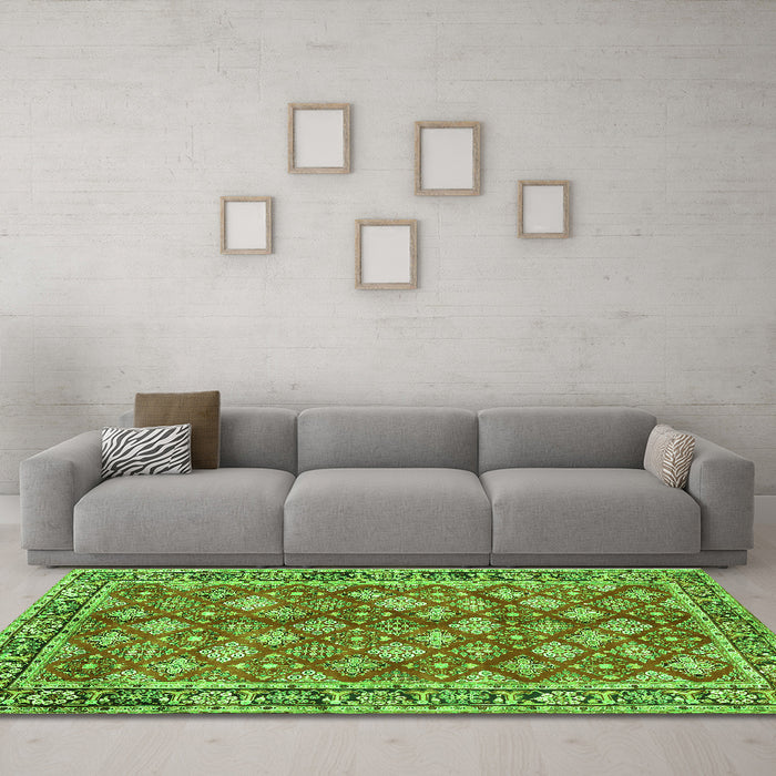 Machine Washable Persian Green Traditional Area Rugs in a Living Room,, wshtr3167grn