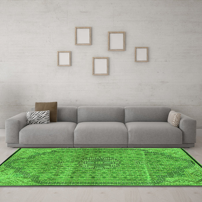 Machine Washable Persian Green Traditional Area Rugs in a Living Room,, wshtr3168grn