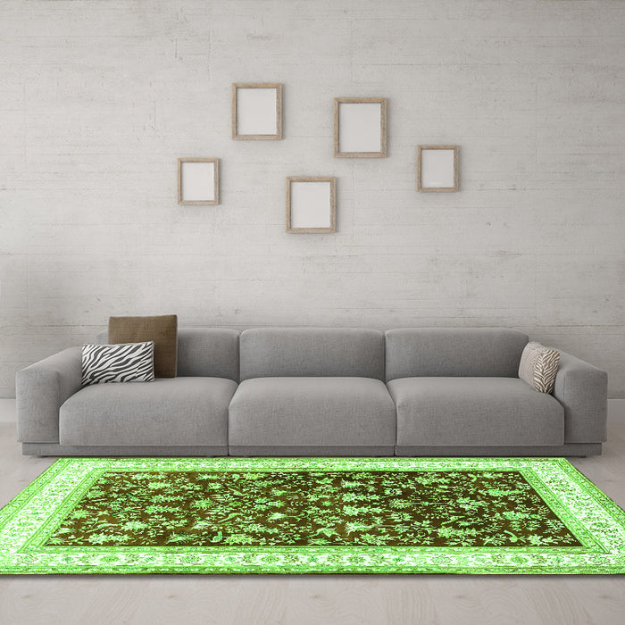 Machine Washable Persian Green Traditional Area Rugs in a Living Room,, wshtr3169grn