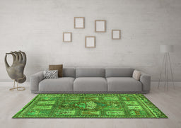 Machine Washable Animal Green Traditional Area Rugs in a Living Room,, wshtr3171grn
