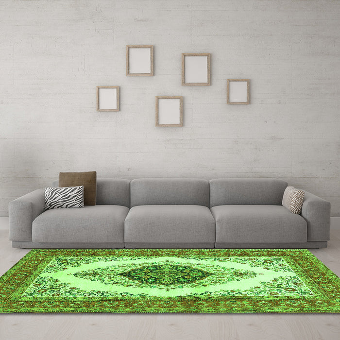 Machine Washable Persian Green Traditional Area Rugs in a Living Room,, wshtr3173grn
