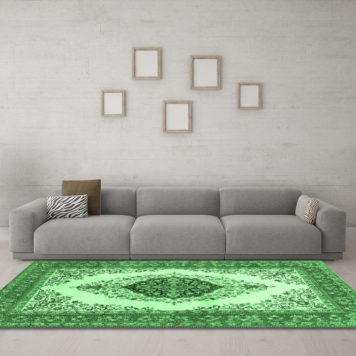 Machine Washable Persian Emerald Green Traditional Area Rugs in a Living Room,, wshtr3173emgrn