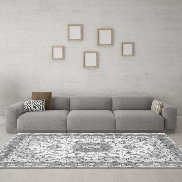 Machine Washable Persian Gray Traditional Rug in a Living Room,, wshtr3174gry