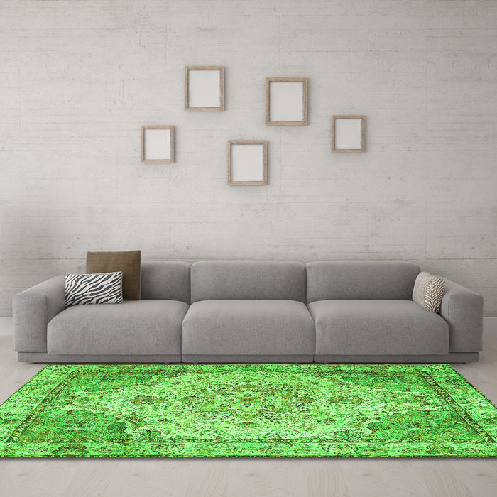 Machine Washable Persian Green Traditional Area Rugs in a Living Room,, wshtr3175grn