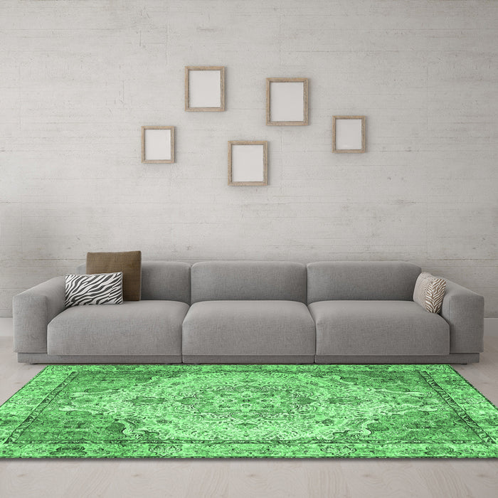 Machine Washable Persian Emerald Green Traditional Area Rugs in a Living Room,, wshtr3175emgrn