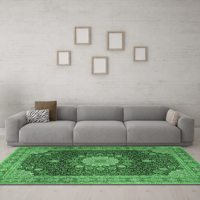 Machine Washable Persian Emerald Green Traditional Area Rugs in a Living Room,, wshtr3180emgrn