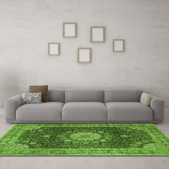 Machine Washable Persian Green Traditional Area Rugs in a Living Room,, wshtr3180grn