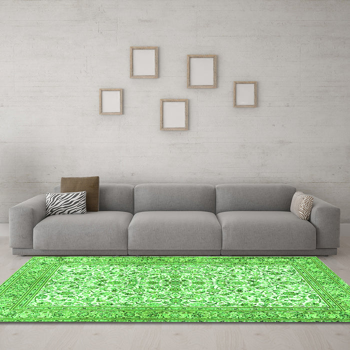 Machine Washable Persian Green Traditional Area Rugs in a Living Room,, wshtr3182grn