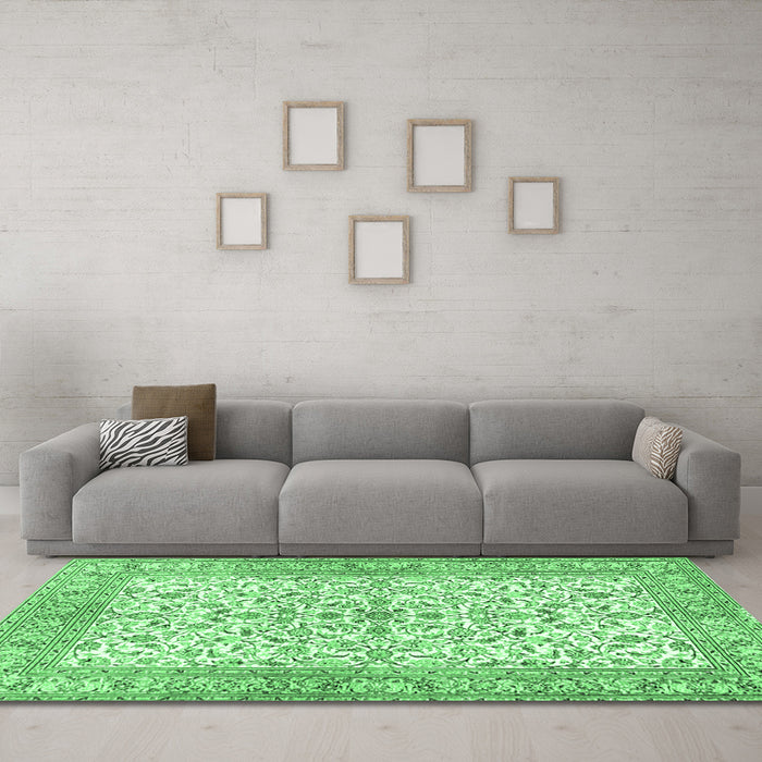 Machine Washable Persian Emerald Green Traditional Area Rugs in a Living Room,, wshtr3182emgrn