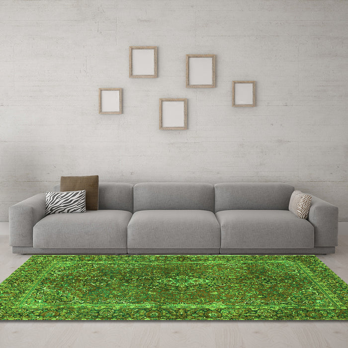 Machine Washable Persian Green Traditional Area Rugs in a Living Room,, wshtr3184grn