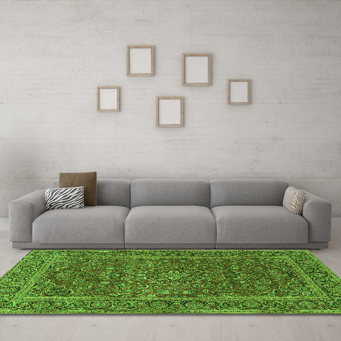 Machine Washable Persian Green Traditional Area Rugs in a Living Room,, wshtr3185grn