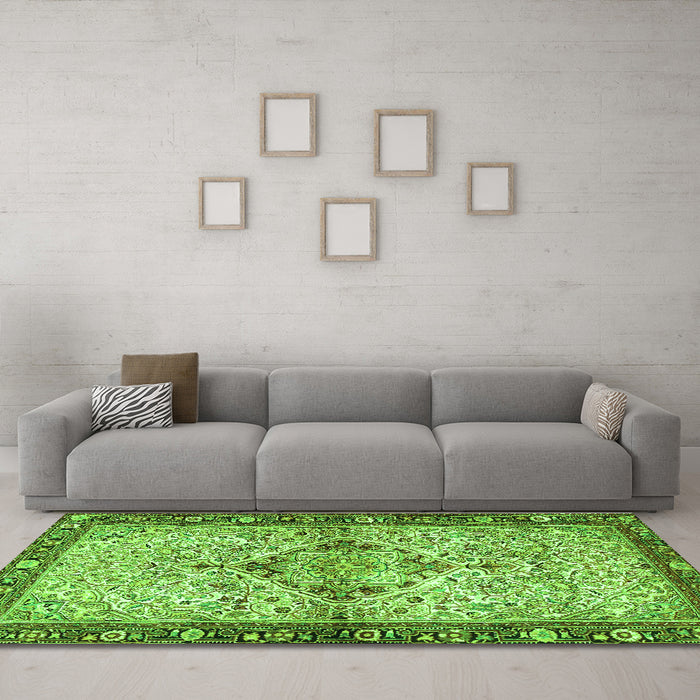 Machine Washable Persian Green Traditional Area Rugs in a Living Room,, wshtr3186grn