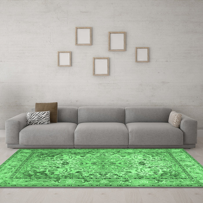 Machine Washable Persian Emerald Green Traditional Area Rugs in a Living Room,, wshtr3188emgrn