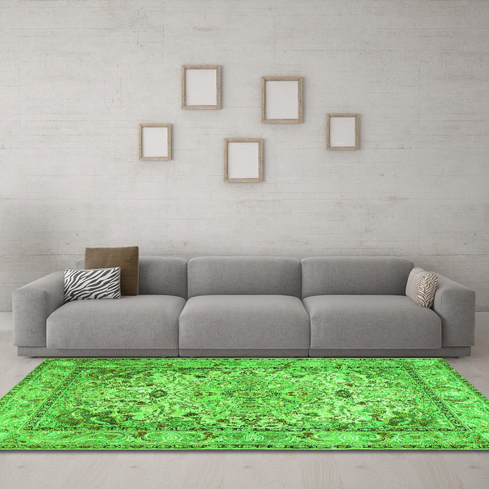 Machine Washable Persian Green Traditional Area Rugs in a Living Room,, wshtr3188grn