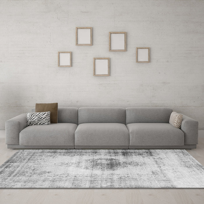 Machine Washable Persian Gray Traditional Rug in a Living Room,, wshtr3190gry