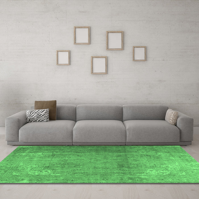 Machine Washable Persian Emerald Green Traditional Area Rugs in a Living Room,, wshtr3193emgrn