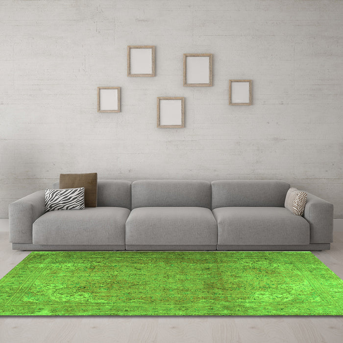 Machine Washable Persian Green Traditional Area Rugs in a Living Room,, wshtr3193grn