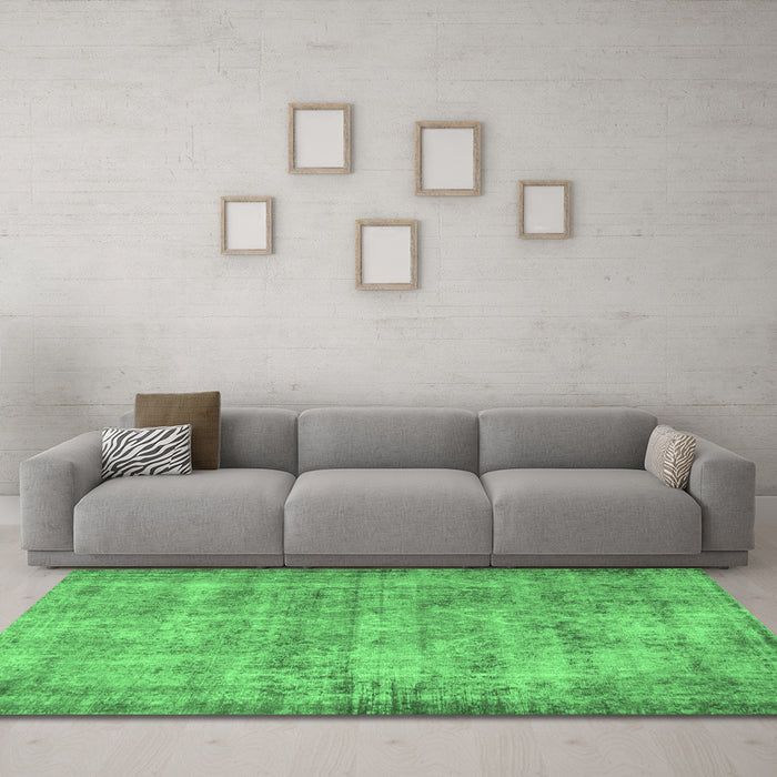 Machine Washable Persian Emerald Green Traditional Area Rugs in a Living Room,, wshtr3194emgrn