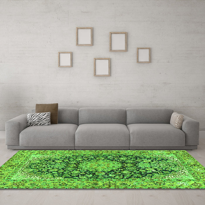 Machine Washable Persian Green Traditional Area Rugs in a Living Room,, wshtr3198grn