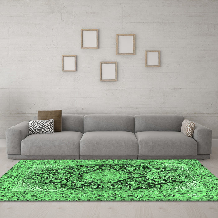 Machine Washable Persian Emerald Green Traditional Area Rugs in a Living Room,, wshtr3198emgrn
