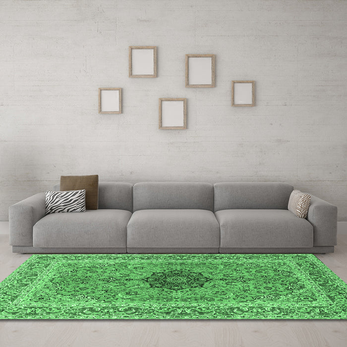 Machine Washable Persian Emerald Green Traditional Area Rugs in a Living Room,, wshtr3199emgrn