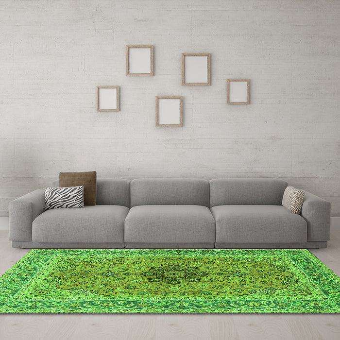 Machine Washable Persian Green Traditional Area Rugs in a Living Room,, wshtr3199grn