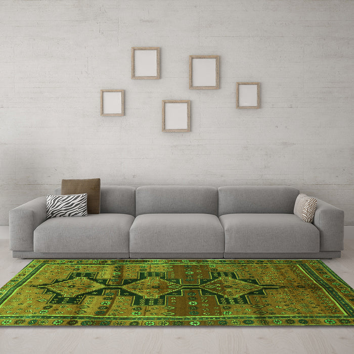 Machine Washable Persian Green Traditional Area Rugs in a Living Room,, wshtr319grn