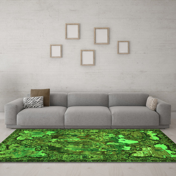 Machine Washable Animal Green Traditional Area Rugs in a Living Room,, wshtr31grn