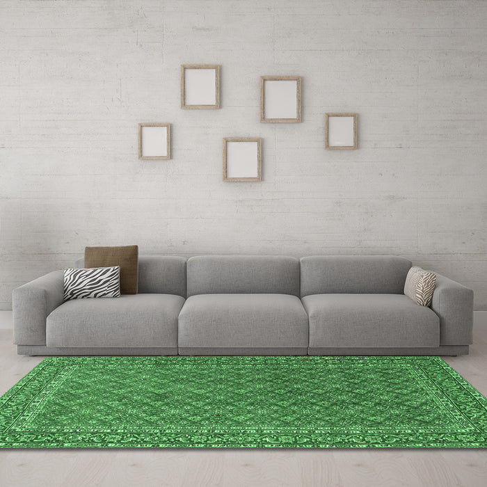 Machine Washable Persian Emerald Green Traditional Area Rugs in a Living Room,, wshtr3200emgrn