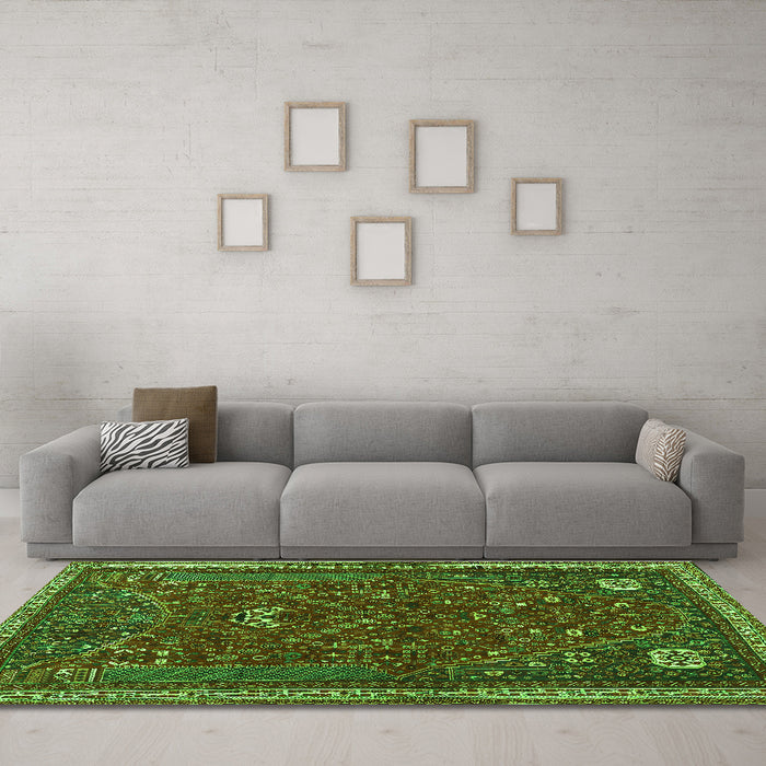 Machine Washable Persian Green Traditional Area Rugs in a Living Room,, wshtr3204grn