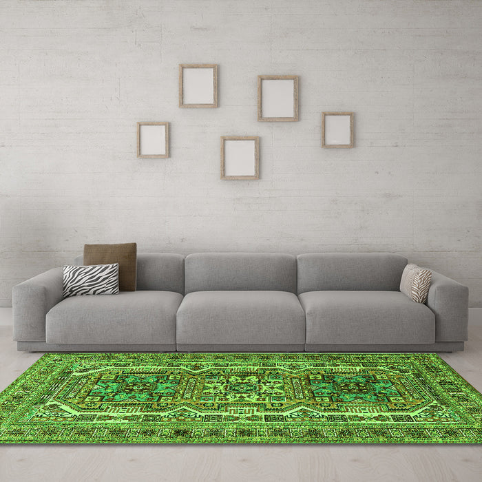 Machine Washable Persian Green Traditional Area Rugs in a Living Room,, wshtr3205grn