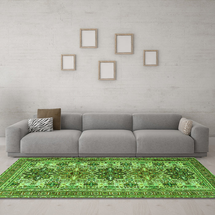 Machine Washable Persian Green Traditional Area Rugs in a Living Room,, wshtr3206grn