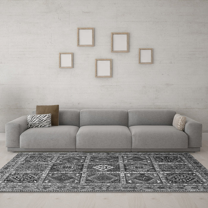 Machine Washable Persian Gray Traditional Rug in a Living Room,, wshtr3207gry