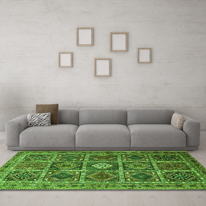 Machine Washable Persian Green Traditional Area Rugs in a Living Room,, wshtr3207grn