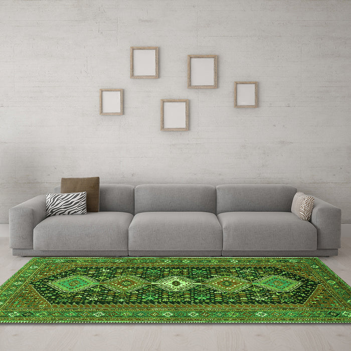Machine Washable Persian Green Traditional Area Rugs in a Living Room,, wshtr3208grn