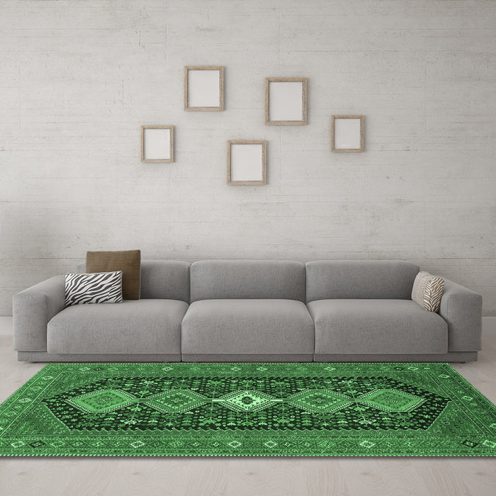 Machine Washable Persian Emerald Green Traditional Area Rugs in a Living Room,, wshtr3208emgrn