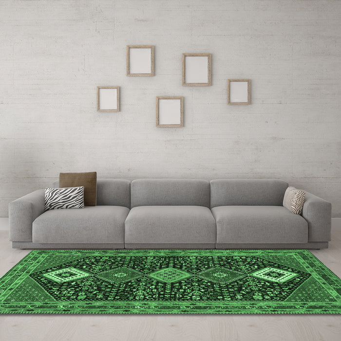 Machine Washable Persian Emerald Green Traditional Area Rugs in a Living Room,, wshtr3209emgrn