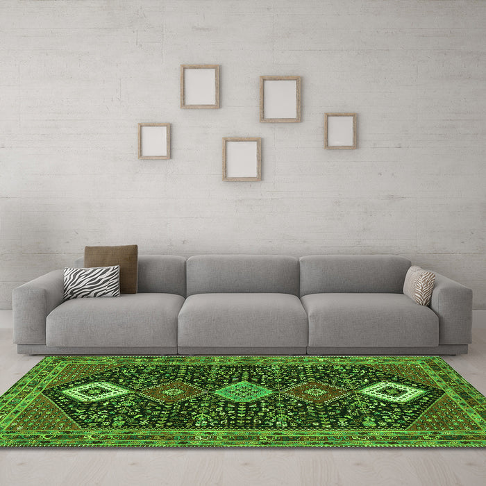 Machine Washable Persian Green Traditional Area Rugs in a Living Room,, wshtr3209grn