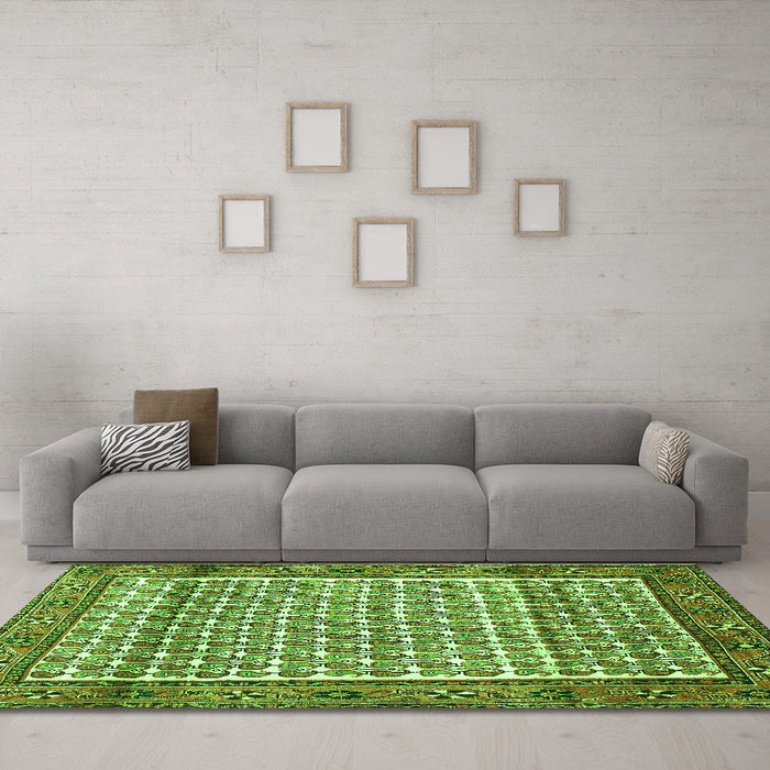 Machine Washable Persian Green Traditional Area Rugs in a Living Room,, wshtr320grn