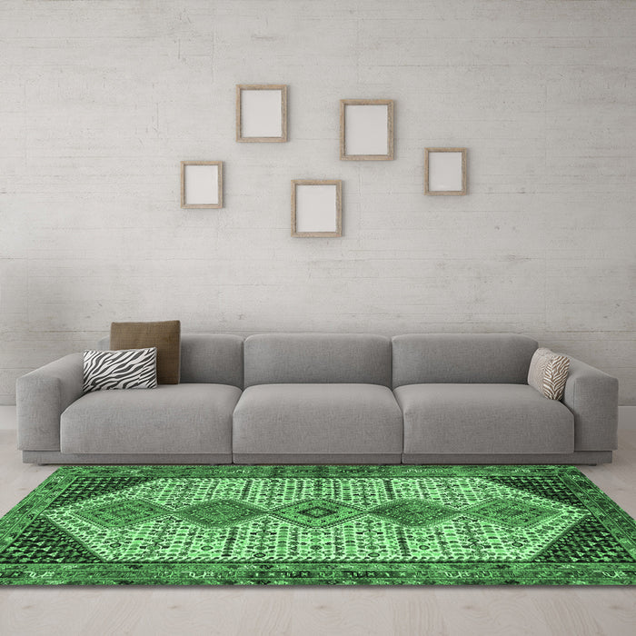 Machine Washable Persian Emerald Green Traditional Area Rugs in a Living Room,, wshtr3211emgrn