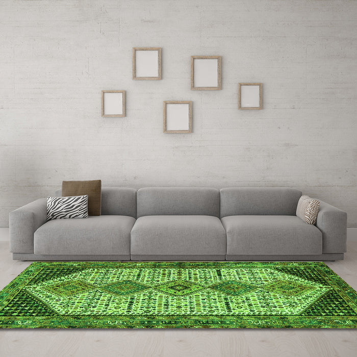 Machine Washable Persian Green Traditional Area Rugs in a Living Room,, wshtr3211grn
