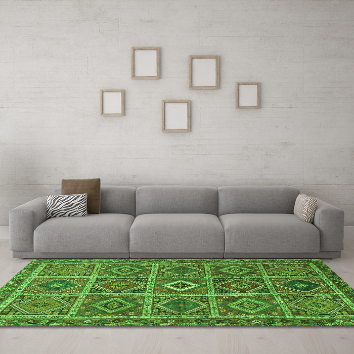 Machine Washable Persian Green Traditional Area Rugs in a Living Room,, wshtr3212grn