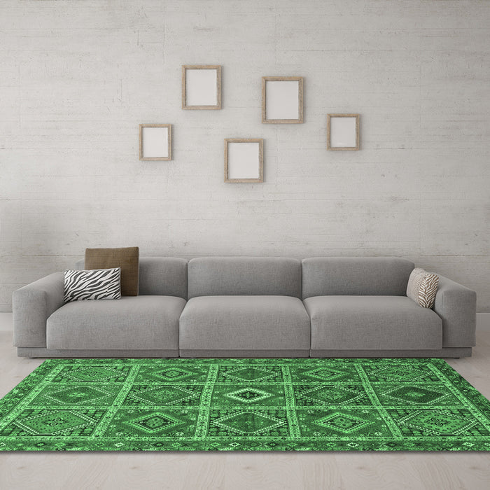 Machine Washable Persian Emerald Green Traditional Area Rugs in a Living Room,, wshtr3212emgrn