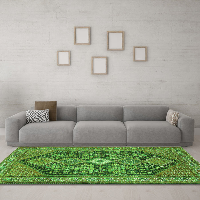 Machine Washable Persian Green Traditional Area Rugs in a Living Room,, wshtr3213grn