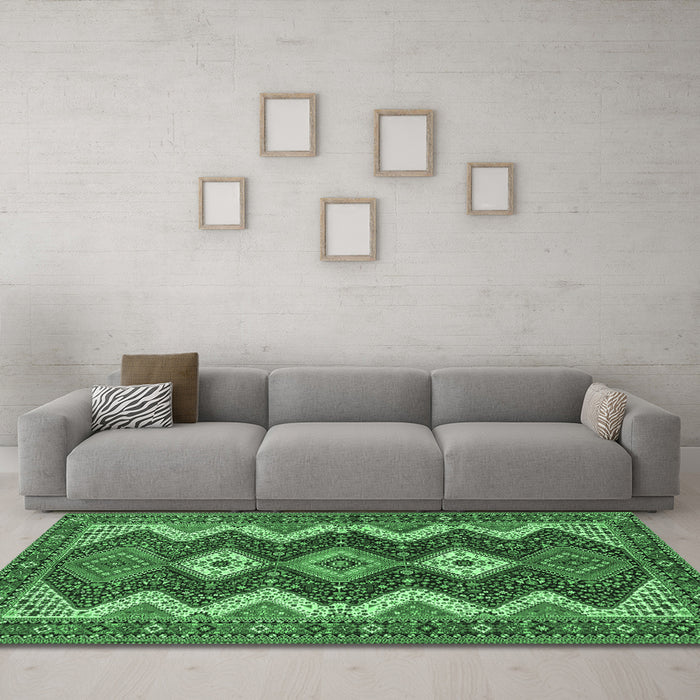 Machine Washable Persian Emerald Green Traditional Area Rugs in a Living Room,, wshtr3214emgrn