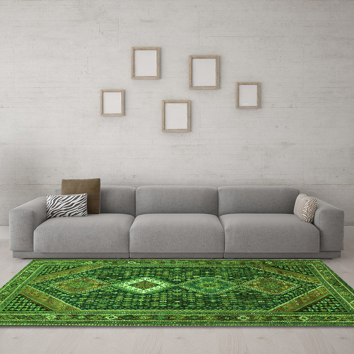 Machine Washable Persian Green Traditional Area Rugs in a Living Room,, wshtr3216grn