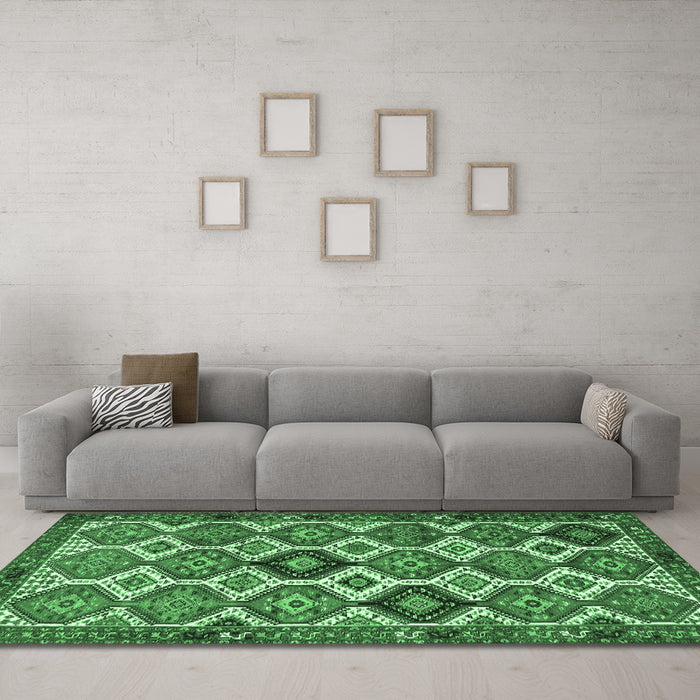 Machine Washable Persian Emerald Green Traditional Area Rugs in a Living Room,, wshtr3217emgrn