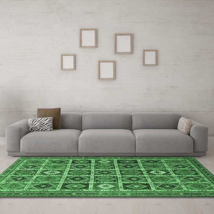 Machine Washable Persian Emerald Green Traditional Area Rugs in a Living Room,, wshtr3218emgrn