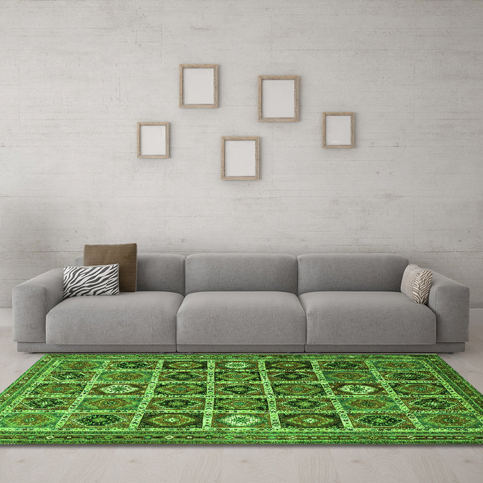 Machine Washable Persian Green Traditional Area Rugs in a Living Room,, wshtr3218grn