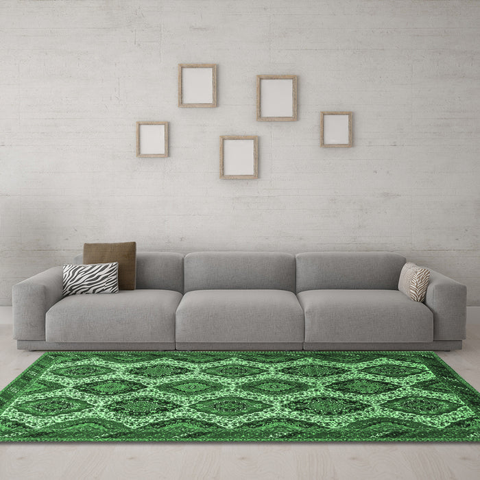 Machine Washable Persian Emerald Green Traditional Area Rugs in a Living Room,, wshtr3219emgrn